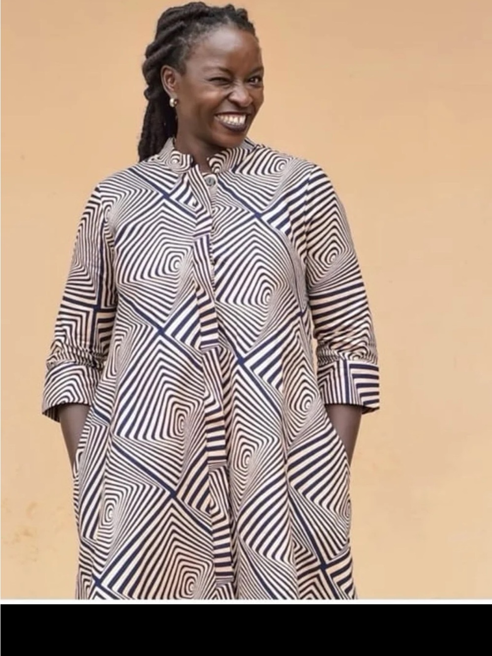 Zuri Button down Shirt Dress in Tan/Black Geometrical Print size Small